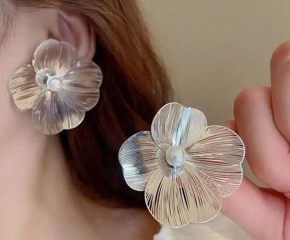 Floral Pearl Earrings – Elegant Bloom Statement