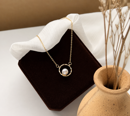 Elegant Pearl Circle Pendant Necklace