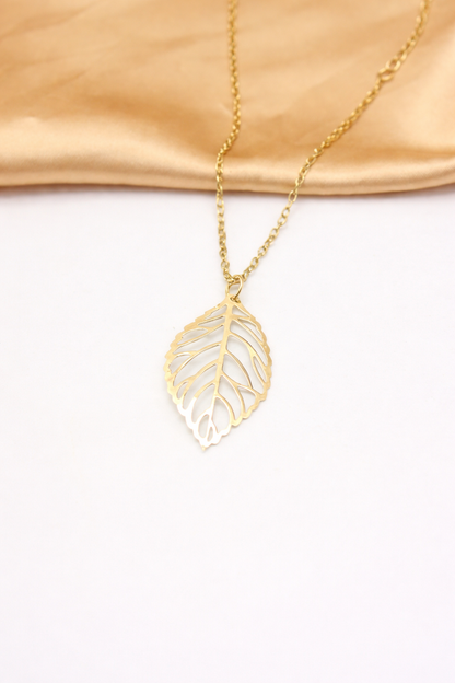 Elegant Leaf Cutout Pendant Necklace