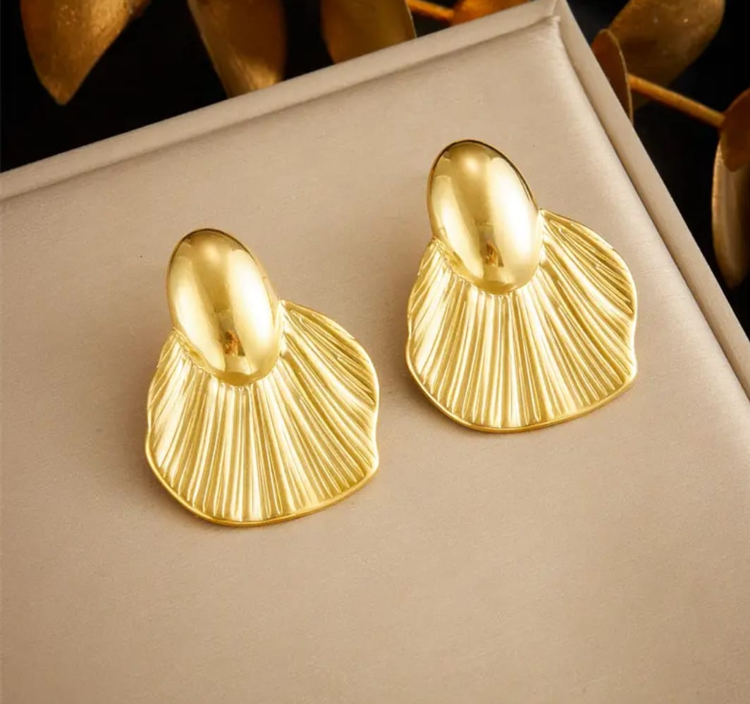 Golden Shell Fan Statement Earring