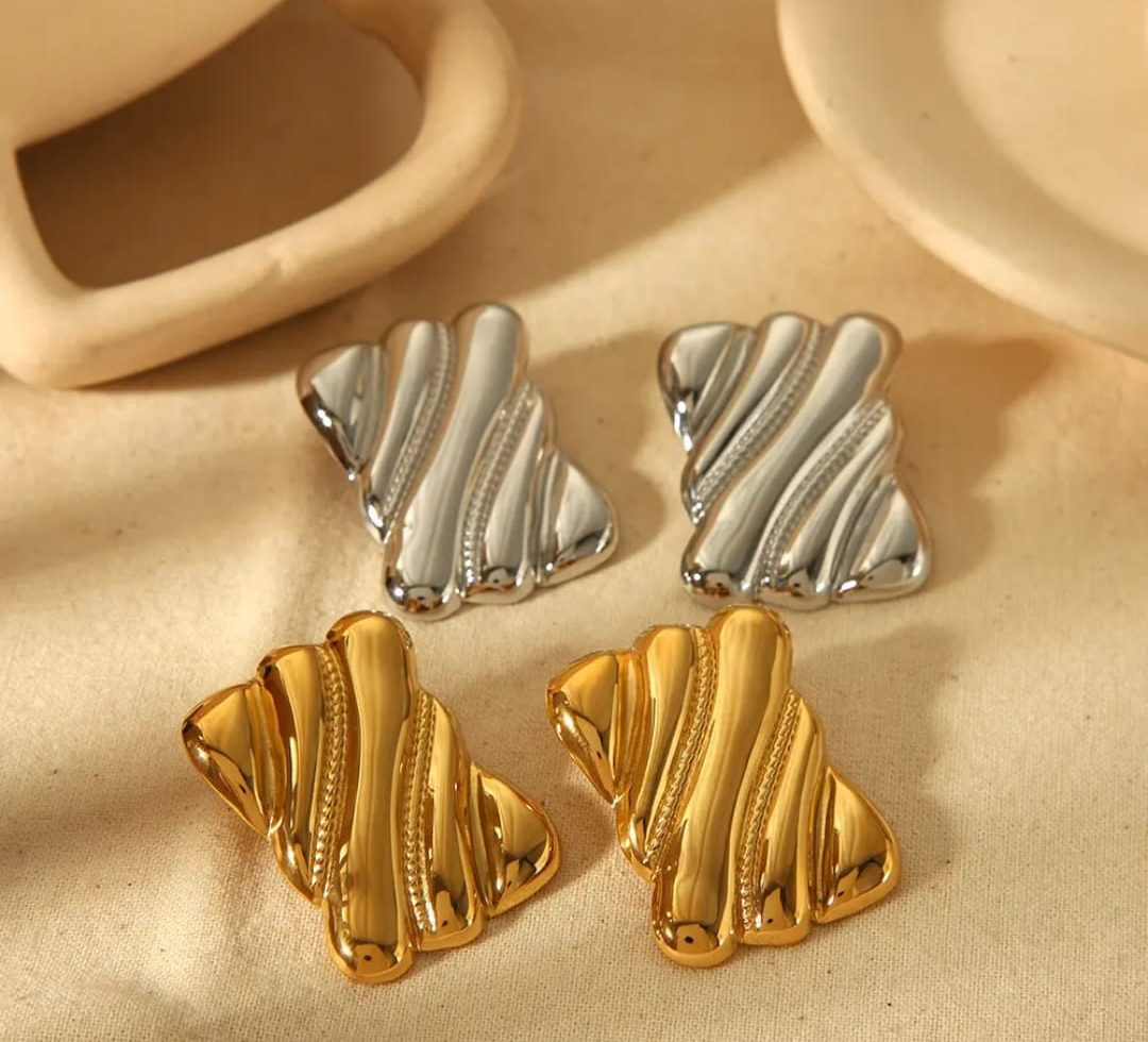 Sculpted Wave Gold Statement Studs – Bold Vintage Glam
