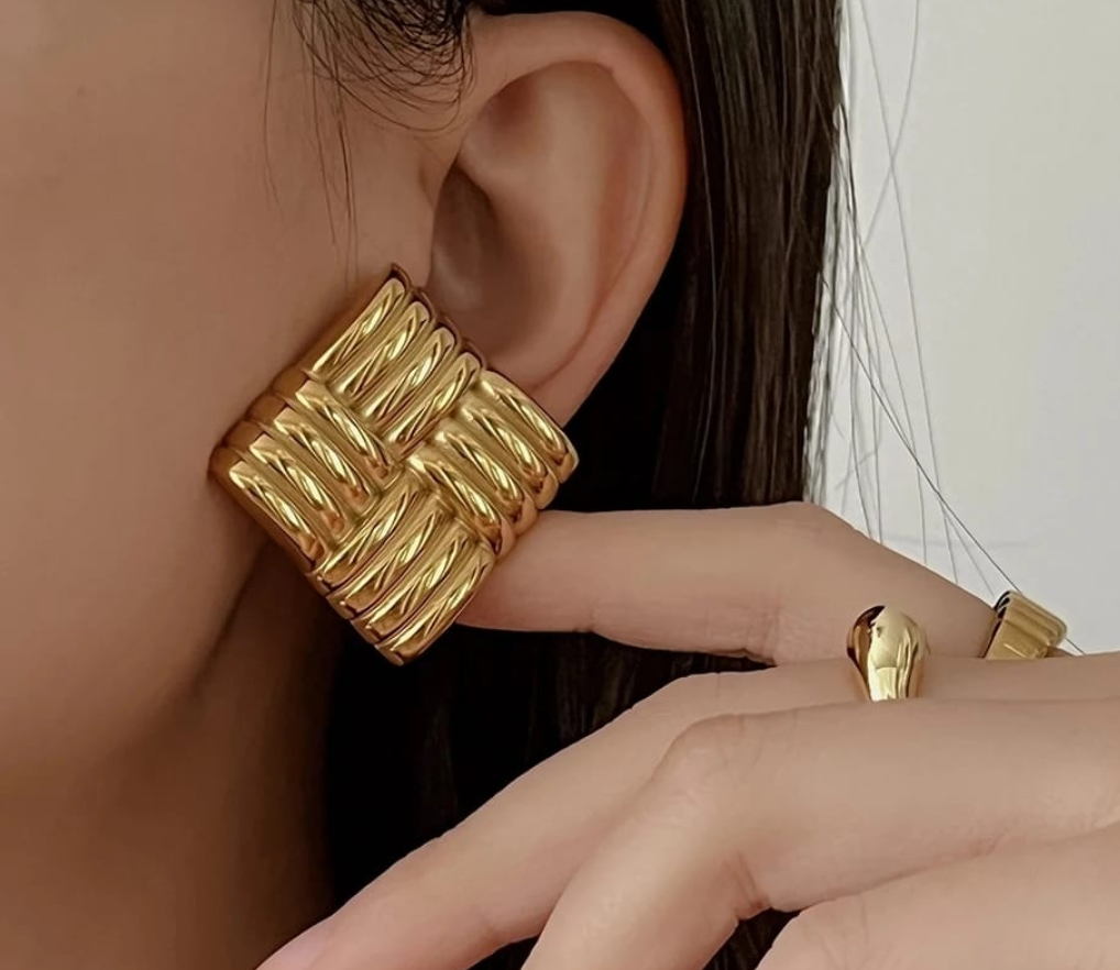 Chunky Woven Gold Stud Earrings – Bold Luxe Statement