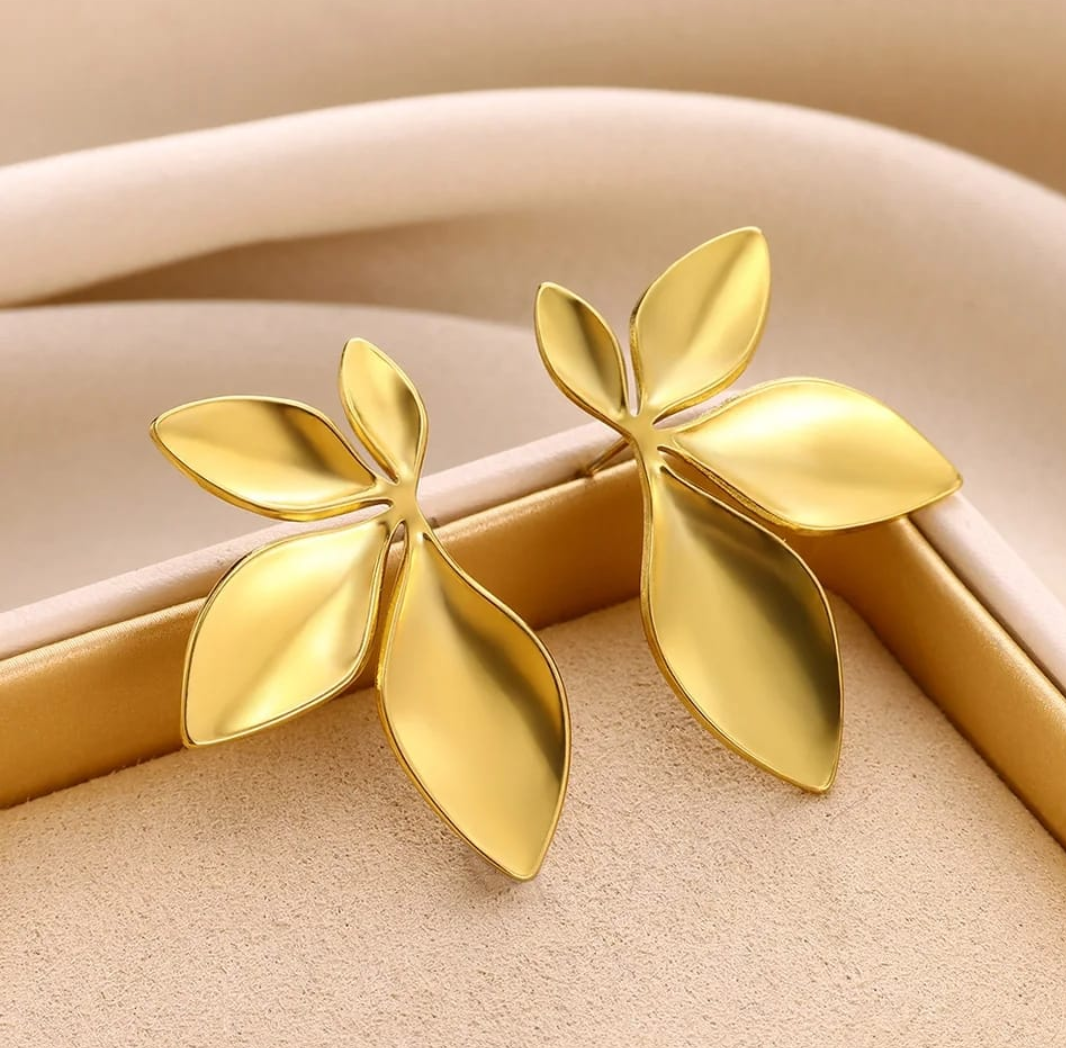 Golden Leaf Petal Stud Earrings – Sculpted Nature Elegance