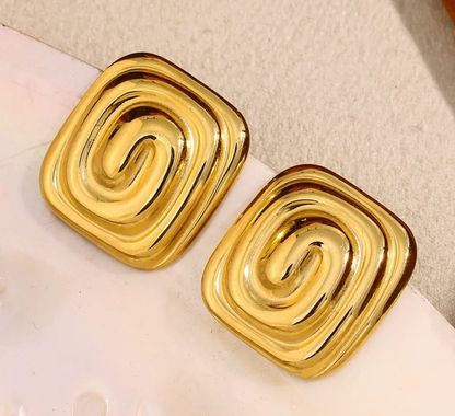 Golden Spiral Statement Studd