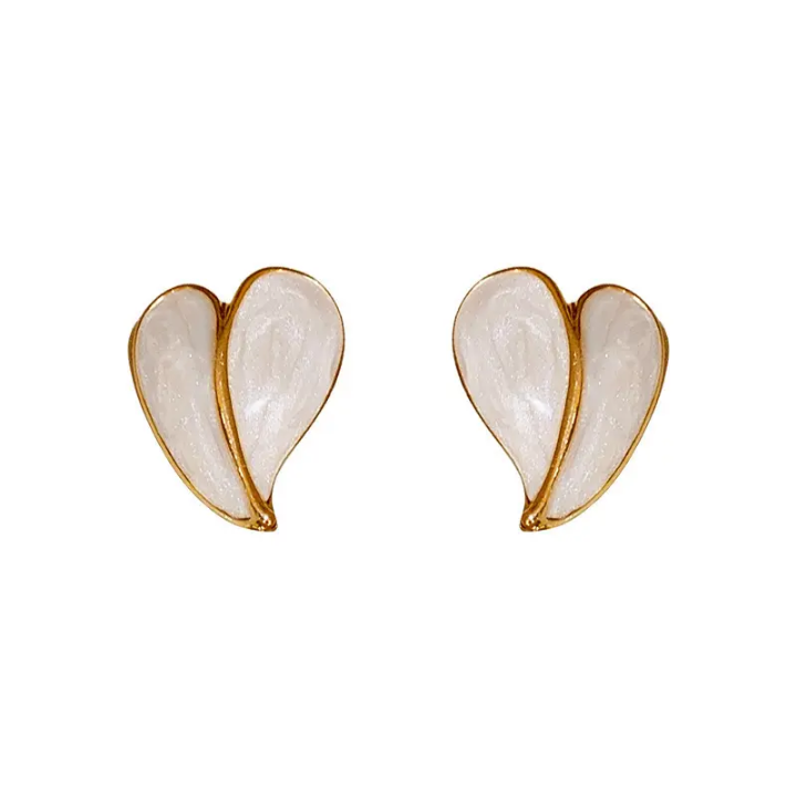 Elegant Heart-Shaped Pearl Enamel Stud Earrings – Gold Tone