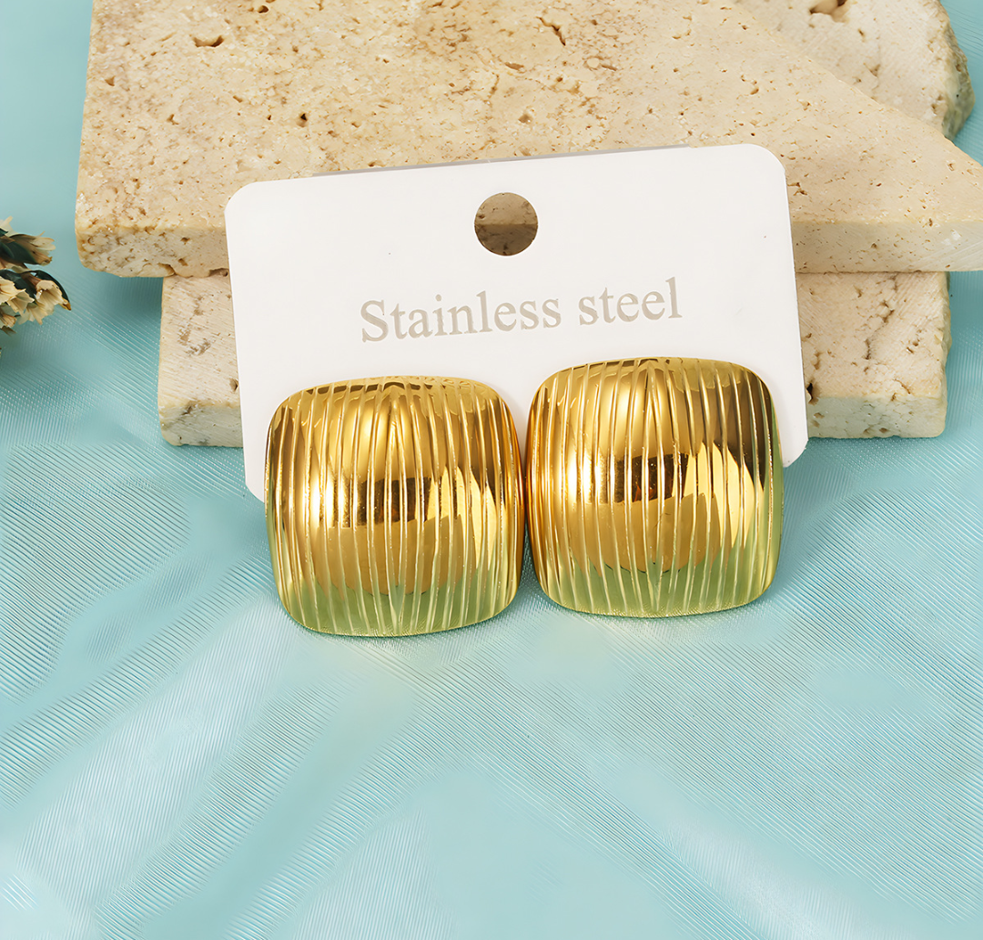 Ribbed Gold Square Stud Earrings – Classic Bold Elegance
