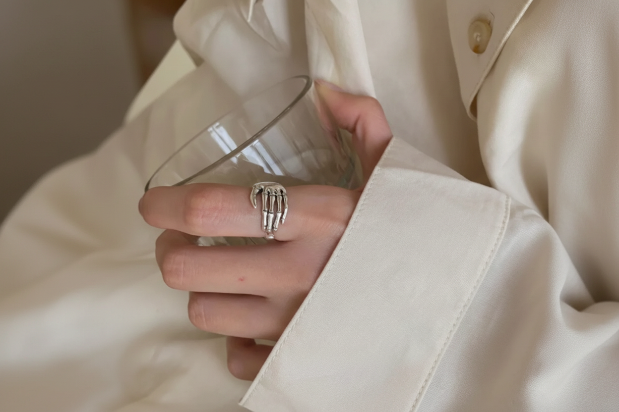 Skeleton Hand Ring ☠️🖤