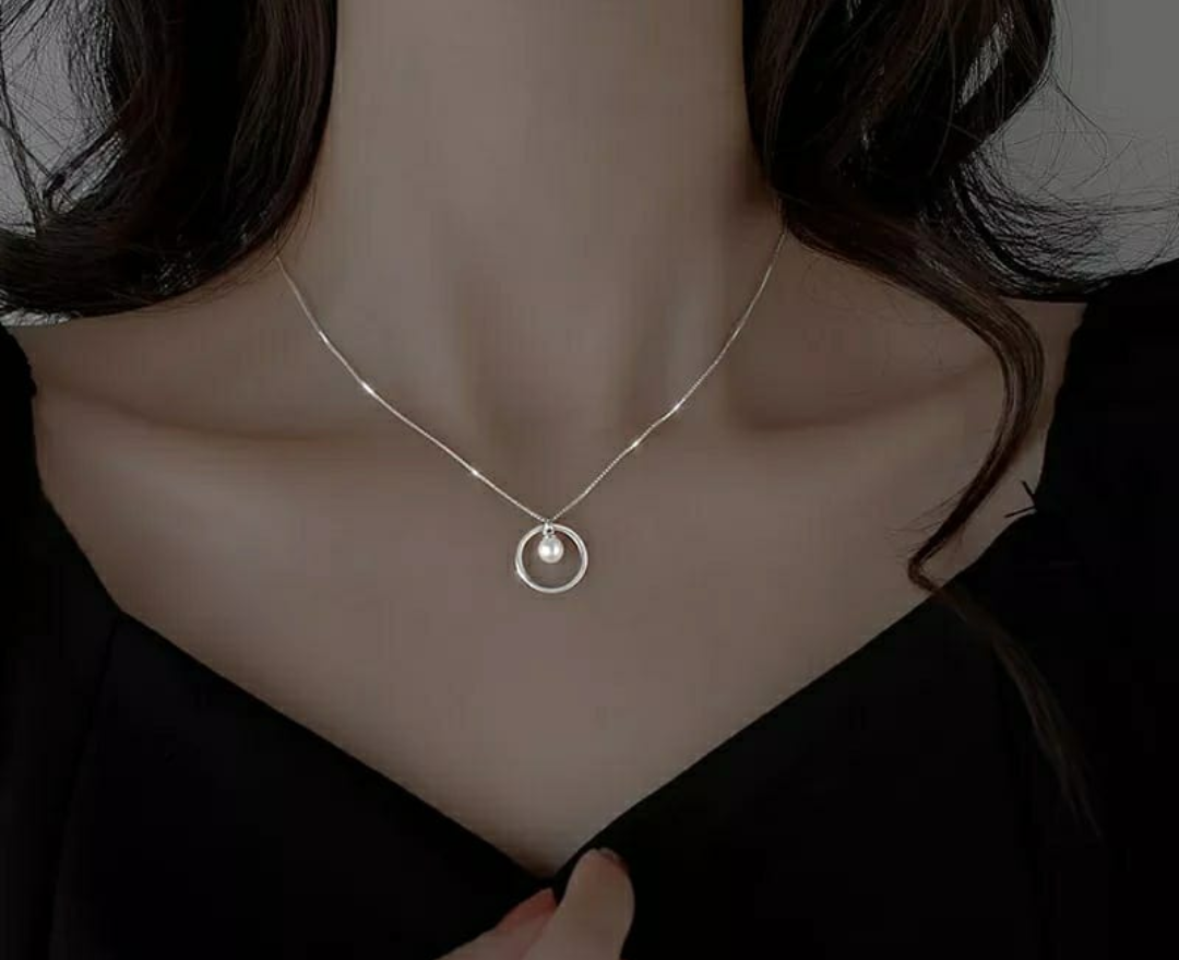 Minimalist Circle Pearl Pendant Necklace